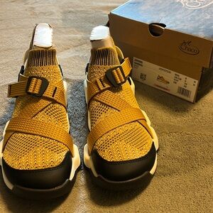 Size 8, Chaco ZRonin Sandal, color Spice